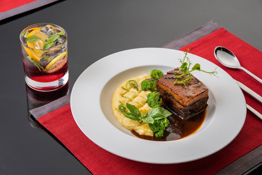 Braised meat with mashed potatoes and broccoli at Food Exchange Aerocity Delhi